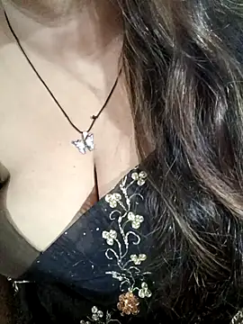 Snapshot of Beautyy38 chatting on November 2025 03:32:01 AM Beautyy38 online show from November 2025 03:32:01 AM