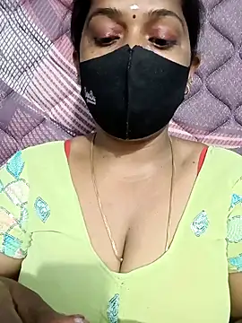 Snapshot of Renuma chatting on February 2026 03:28:01 AM Renuma online show from February 2026 03:28:01 AM