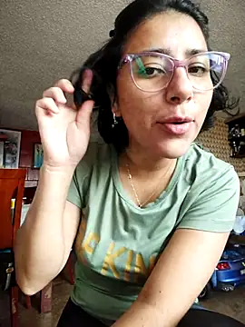 Snapshot of Im_Alma_ chatting on February 2025 01:03:01 PM Im Alma  online show from February 2025 01:03:01 PM