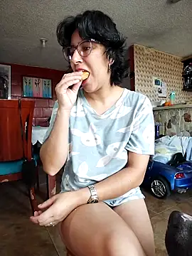 Snapshot of Im_Alma_ chatting on January 2025 01:35:01 PM Im Alma  online show from January 2025 01:35:01 PM