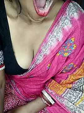 Snapshot of Wifesuman40 chatting on December 2024 06:46:01 PM Wifesuman40 online show from December 2024 06:46:01 PM