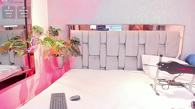 Snapshot of RoseTaylor__ chatting on January 2026 05:33:01 AM RoseTaylor online show from January 2026 05:33:01 AM