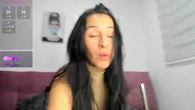 leila petitee  online show from March 2025 10:11:01 AM