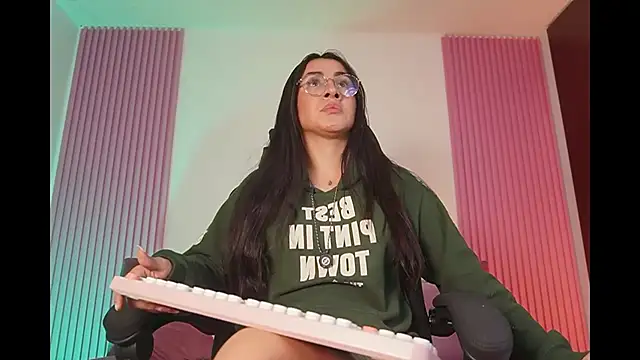 leila petitee  online show from February 2026 11:34:01 AM