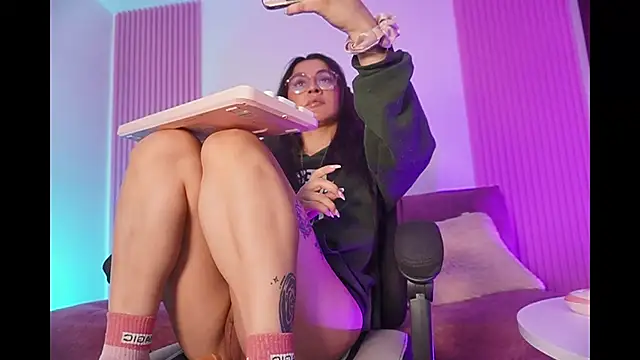 leila petitee  online show from February 2026 02:15:01 PM