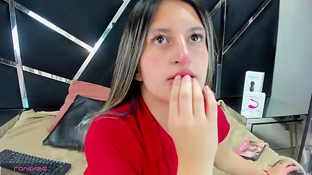 GiaRoussel online show from October 2025 03:33:02 PM