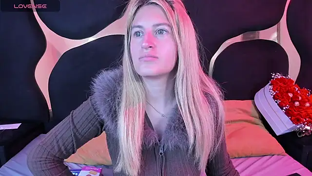 GiaRoussel online show from February 2026 03:45:02 PM