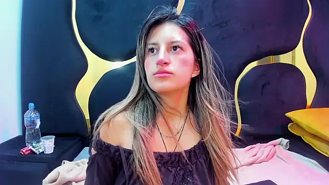 GiaRoussel online show from October 2025 03:01:02 PM