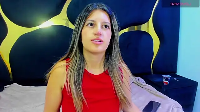 GiaRoussel online show from October 2025 03:31:02 PM