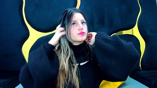 GiaRoussel online show from December 2025 04:35:02 PM