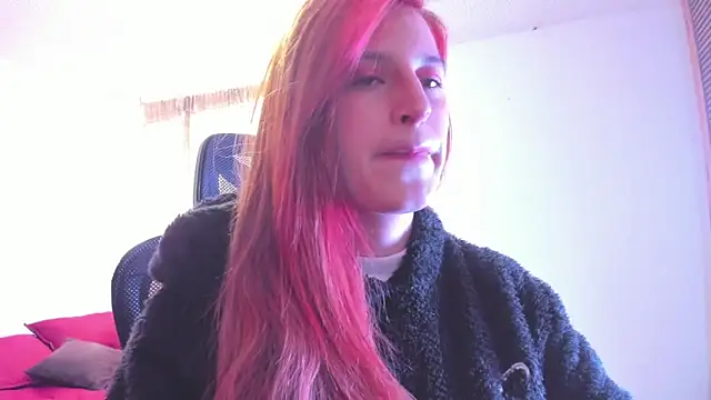 GiaRoussel online show from April 2026 03:36:01 PM