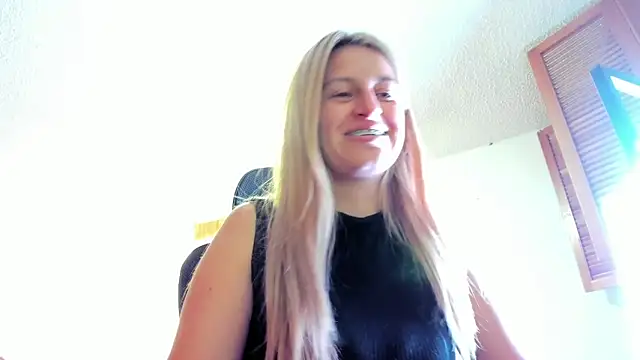 GiaRoussel online show from March 2026 01:33:01 PM