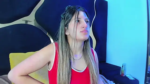 GiaRoussel online show from November 2025 03:48:02 PM