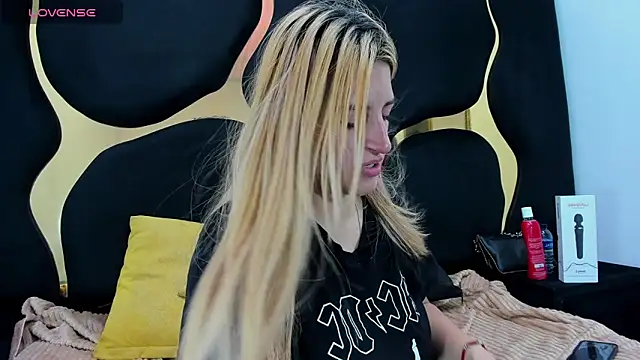 GiaRoussel online show from February 2026 04:40:01 PM