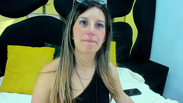 GiaRoussel online show from December 2025 09:26:02 PM