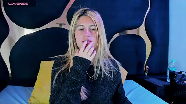 GiaRoussel online show from February 2026 03:56:01 PM