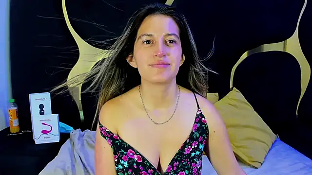 GiaRoussel online show from November 2025 08:47:02 PM