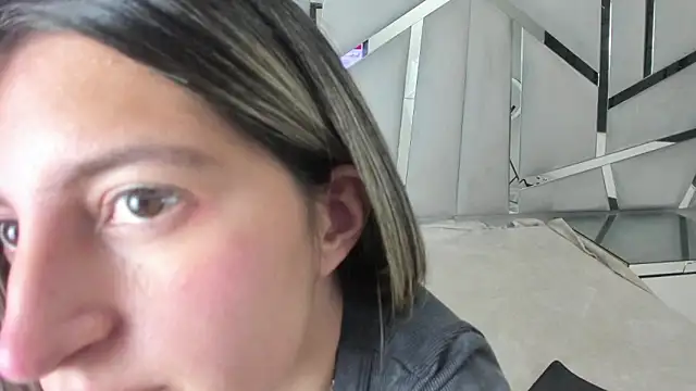 GiaRoussel online show from November 2025 03:06:02 PM