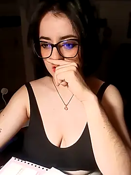 Snapshot of Lin-cute chatting on March 2025 08:06:01 AM Lin-cute online show from March 2025 08:06:01 AM