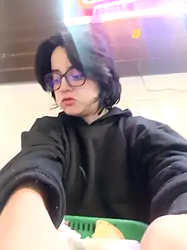 Snapshot of Lin-cute chatting on February 2025 03:08:01 AM Lin-cute online show from February 2025 03:08:01 AM