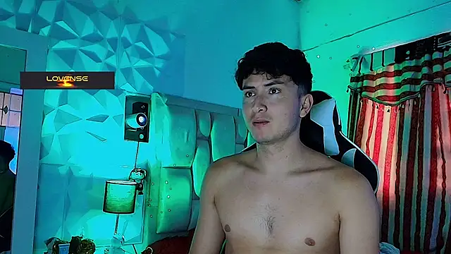 santyago taylor online show from March 2025 07:31:02 PM