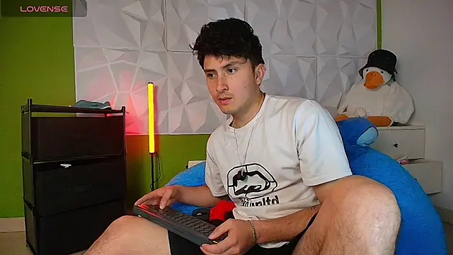 santyago taylor online show from October 2025 07:25:02 PM