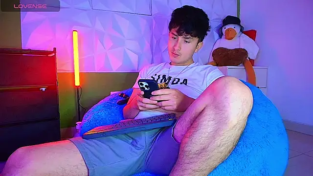 santyago taylor online show from September 2025 06:57:01 PM