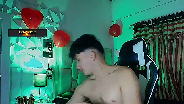 santyago taylor online show from February 2025 10:15:02 PM