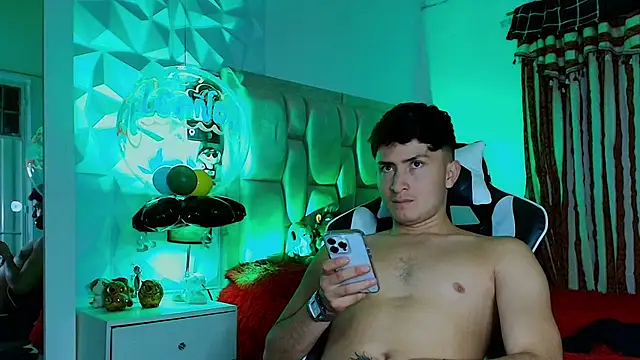 santyago taylor online show from March 2025 12:26:02 AM