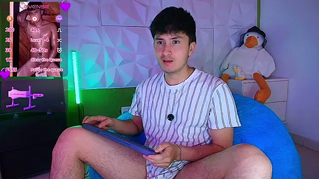 santyago taylor online show from October 2025 07:04:01 PM