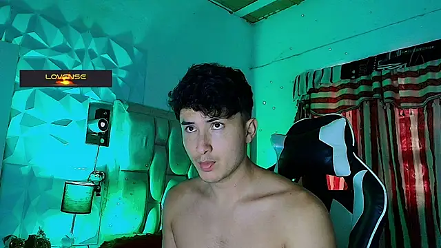 santyago taylor online show from March 2025 07:07:02 PM