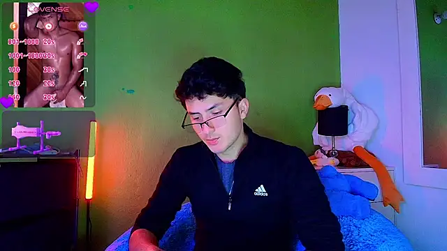 santyago taylor online show from November 2025 07:07:02 PM