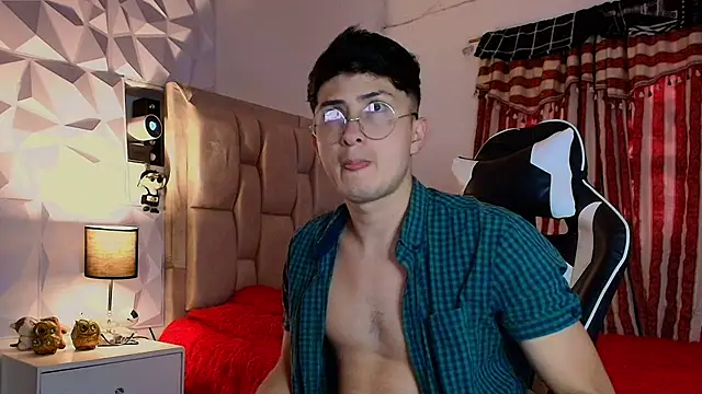 santyago taylor online show from March 2025 09:01:02 PM