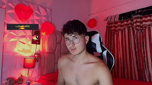 santyago taylor online show from March 2025 07:10:02 PM