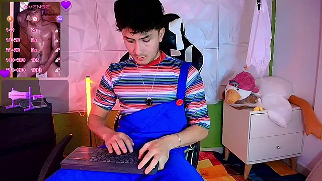 santyago taylor online show from October 2025 07:11:01 PM