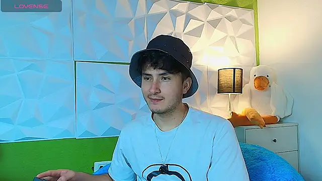 santyago taylor online show from September 2025 07:27:01 PM