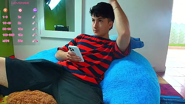 santyago taylor online show from November 2025 06:52:01 PM