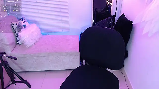 Snapshot of Mailywindsor chatting on October 2025 10:11:01 PM Mailywindsor online show from October 2025 10:11:01 PM