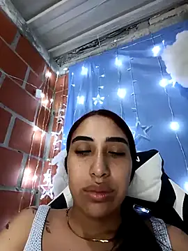 ifeelverywet andhot online show from November 2025 03:01:01 PM