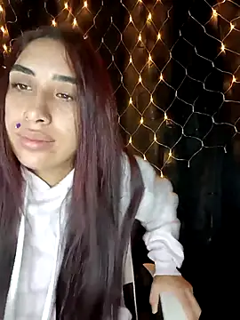 ifeelverywet andhot online show from November 2025 05:00:05 AM