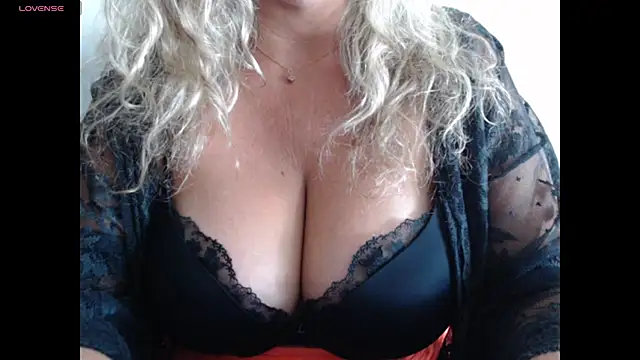 JenniLowen online show from June 2026 06:09:01 AM