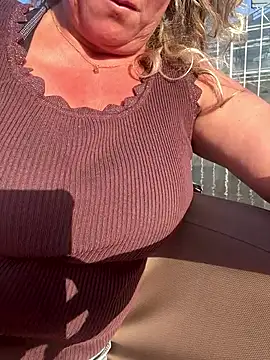 JenniLowen online show from May 2026 05:44:02 PM
