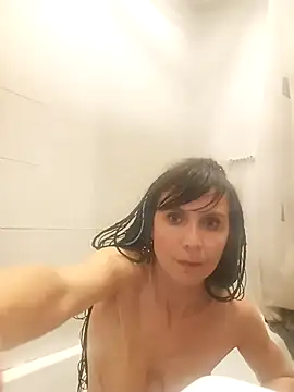 Francenia lolis online show from May 2026 09:32:02 PM