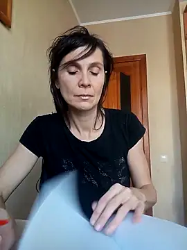 Francenia lolis online show from February 2026 11:01:01 AM