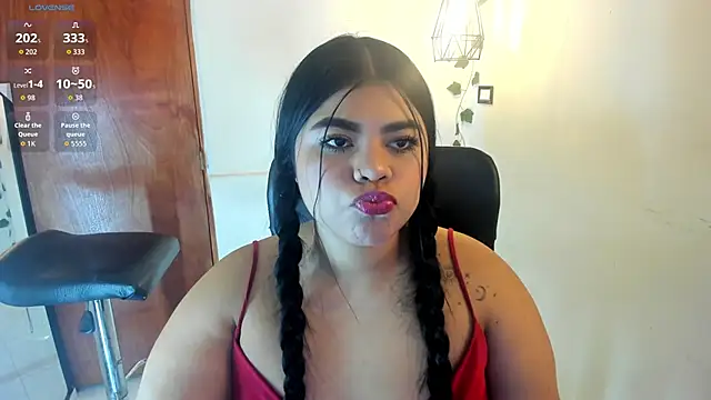 aitana-purple online show from December 2025 12:03:02 AM