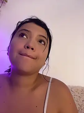 alisson carolina73 online show from April 2026 07:04:02 PM