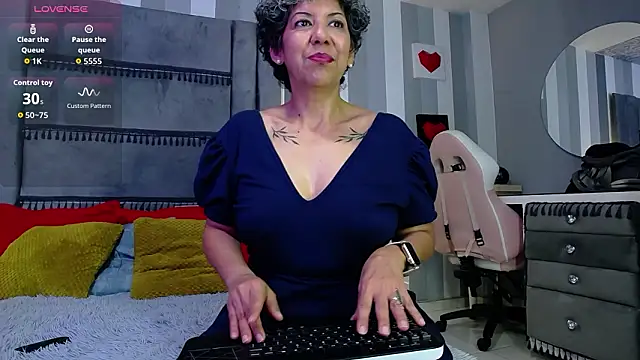 Julianewell online show from March 2026 12:31:02 PM