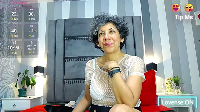 Julianewell online show from February 2025 07:03:01 PM