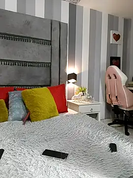 Julianewell online show from December 2025 12:26:01 PM