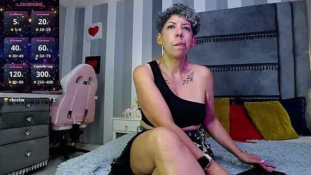 Snapshot of Julianewell chatting on May 2026 12:17:01 PM Julianewell online show from May 2026 12:17:01 PM
